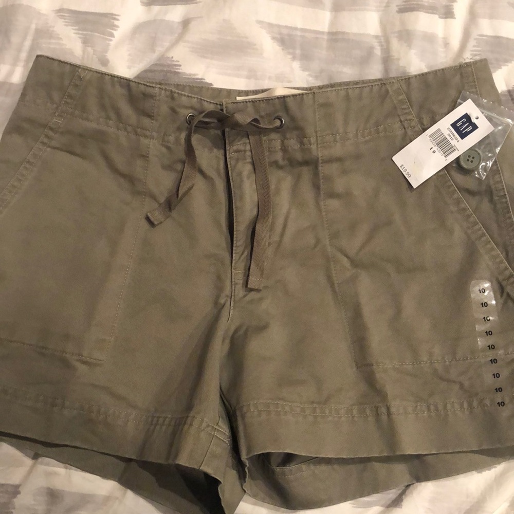 Army green Gap shorts with drawstring and zipper size 10 new with tags